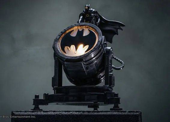 壳CASETiFY x《Batman》来袭！long8唯一中国网站“蝙蝠车”直接做成手机(图2)