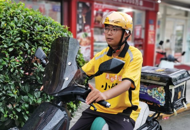 支架交警：不是为难大家是为了安全龙8头号玩家电动车不允许安装手机(图3)